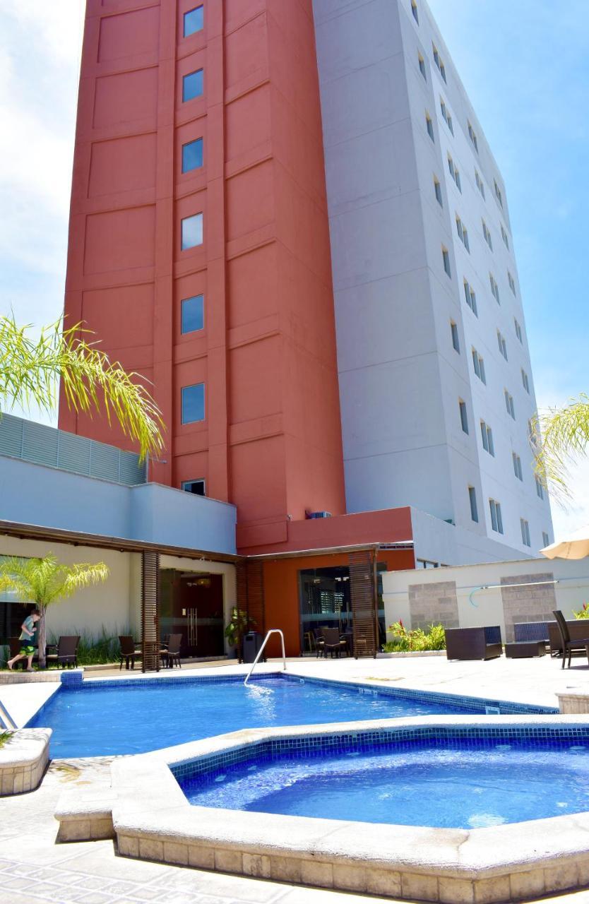 La Quinta By Wyndham Tegucigalpa Hotel Buitenkant foto